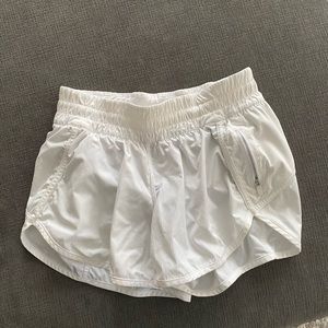 Lululemon tracker white shorts 4”